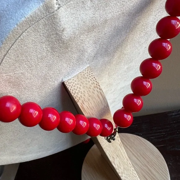Vintage Elegant Red and Gold Beaded Necklace - Picture 6 of 7